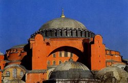 Hagia Sophia, najpiękniejsza światynia Konstantynopola, dziś meczet. Za stroną http://www.ec-patr.gr